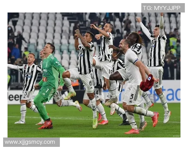 球迷疯狂行为欧冠赛场上演抢夺C罗球衣奇观