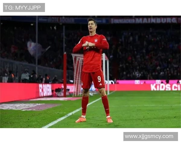 莱万重返德甲对阵旧主拜仁球迷怒斥其忘恩负义行为